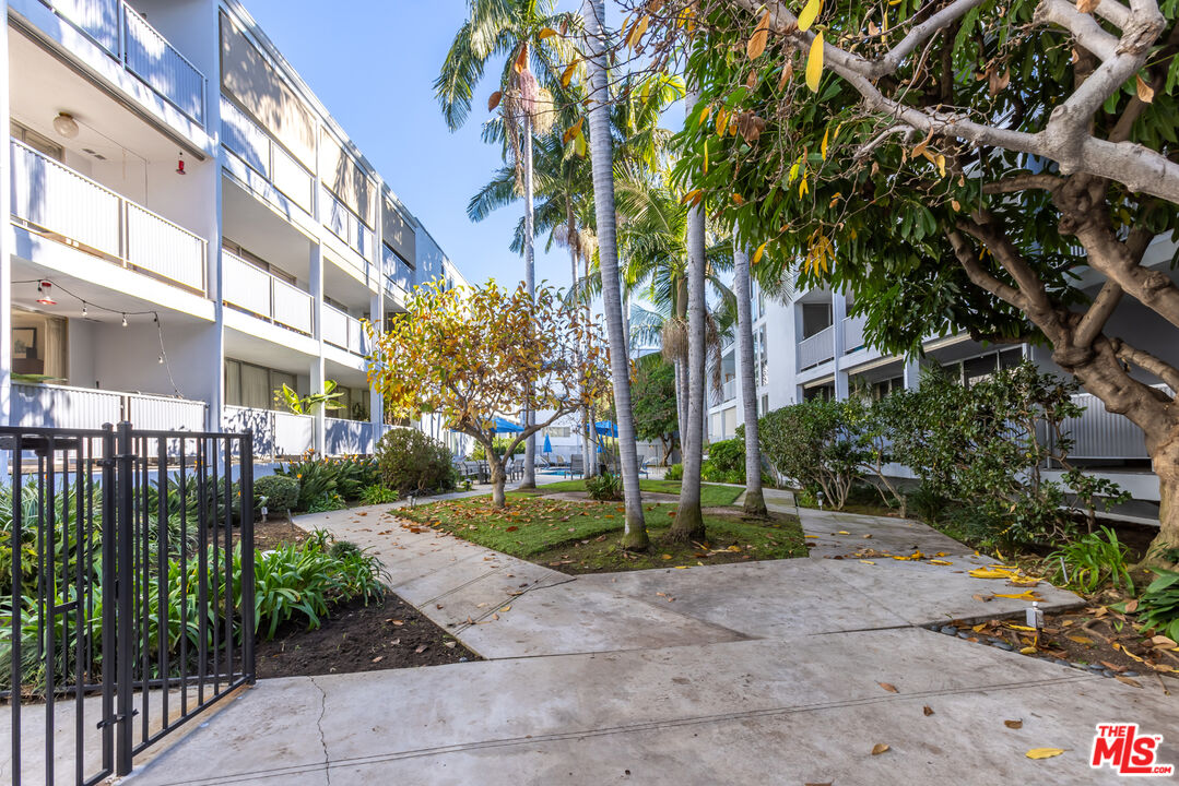 848 North Kings Road, Unit 208 West Hollywood, CA 90069 - Photo 27 of 30