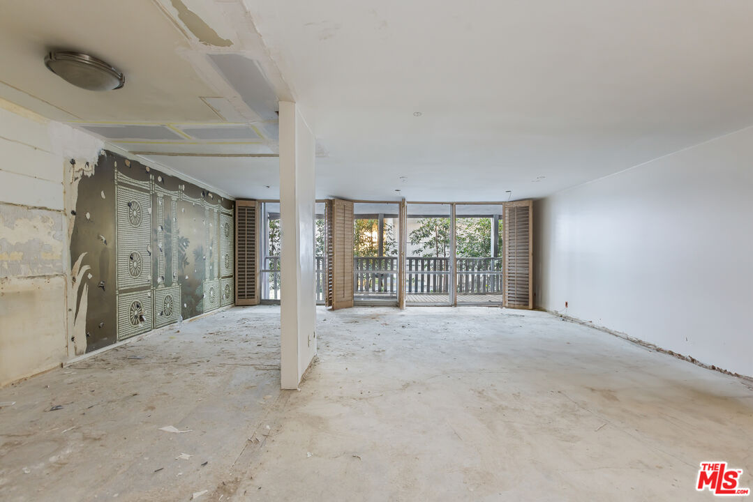 848 North Kings Road, Unit 208 West Hollywood, CA 90069 - Photo 5 of 30