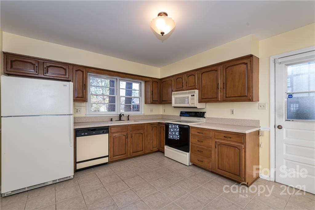 8416 Castlekeep Road Charlotte, NC 28226 - Photo 8 of 28 Gallery Image 8