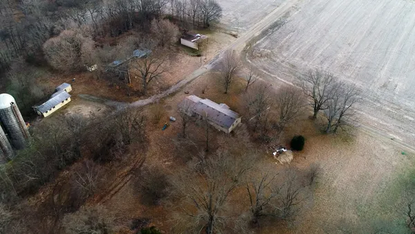a view of a dry yard