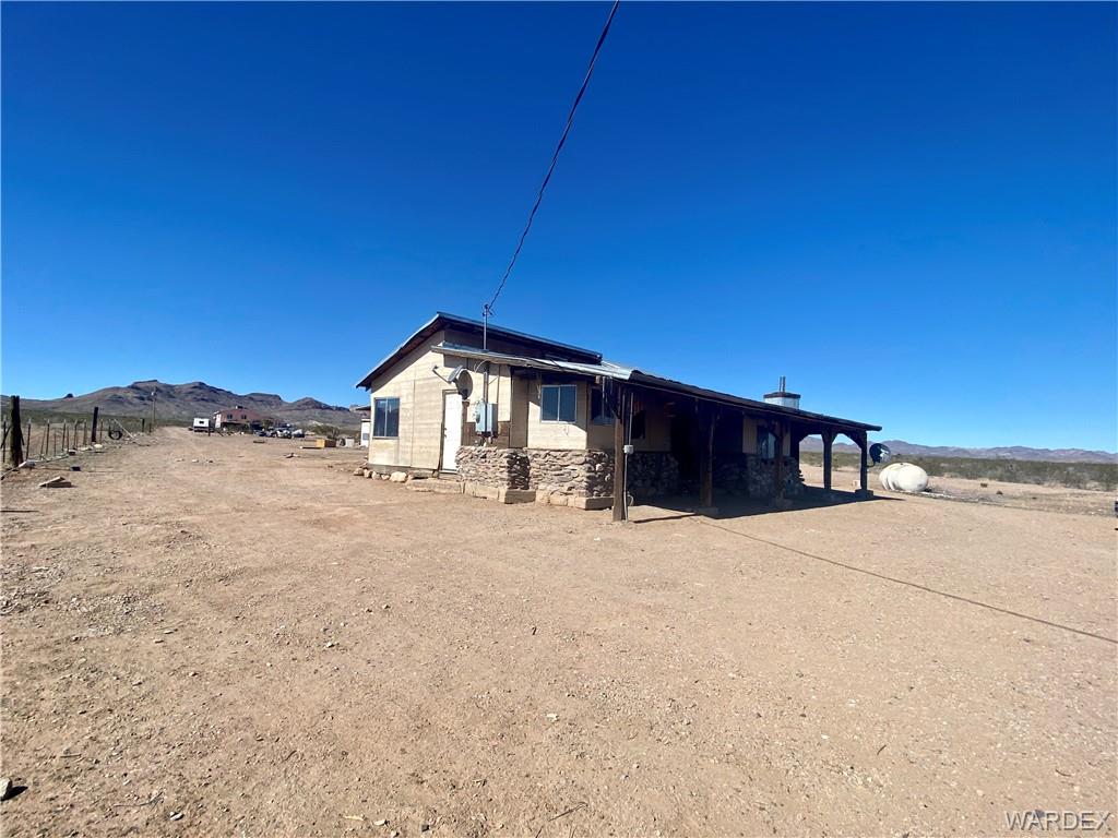 1065 Dewey Road Golden Valley, AZ 86413 - Photo 2 of 13