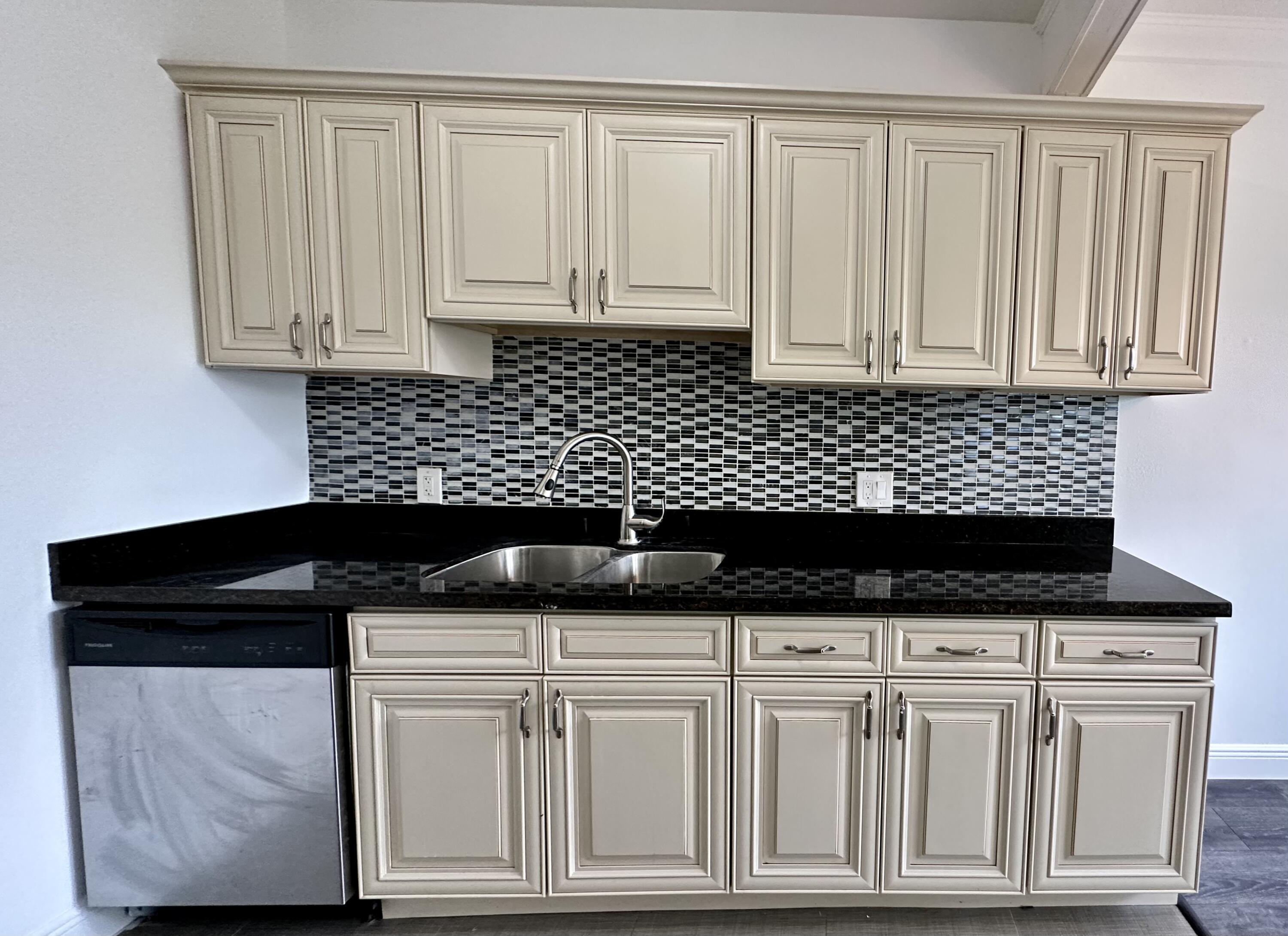 815 Upland Road, Unit 6 West Palm Beach, FL 33401 - Photo 3 of 21 16551C35-6C6F-41CB-AF99-3B9135EB5A81