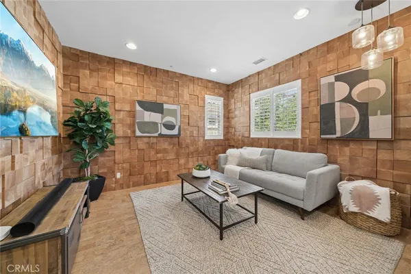 $1,700,000 | 10 Wild Rose, Lake Forest, CA 92630