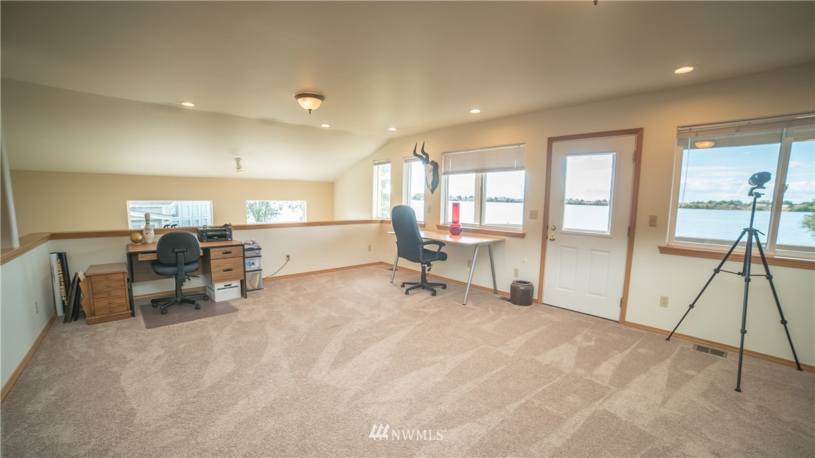 3122 Wild Goose Road Northeast Moses Lake, WA 98837 - Photo 11 of 25 Gallery Image 11