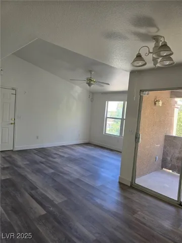 $1,400 | 555 East Silverado Ranch Boulevard, Unit 2005, Las Vegas, NV 89183