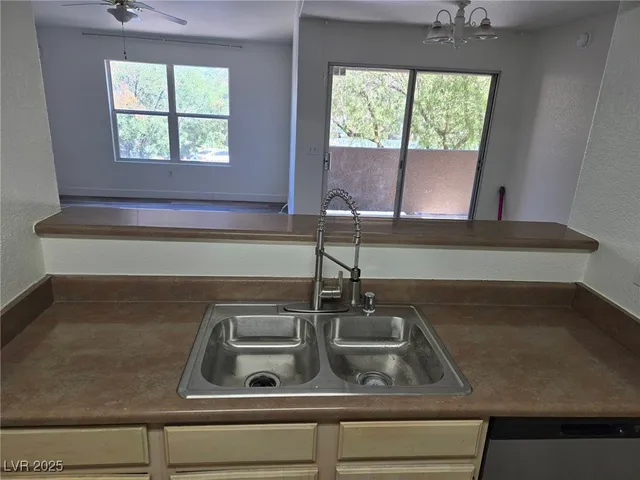 $1,400 | 555 East Silverado Ranch Boulevard, Unit 2005, Las Vegas, NV 89183
