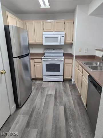 $1,400 | 555 East Silverado Ranch Boulevard, Unit 2005, Las Vegas, NV 89183