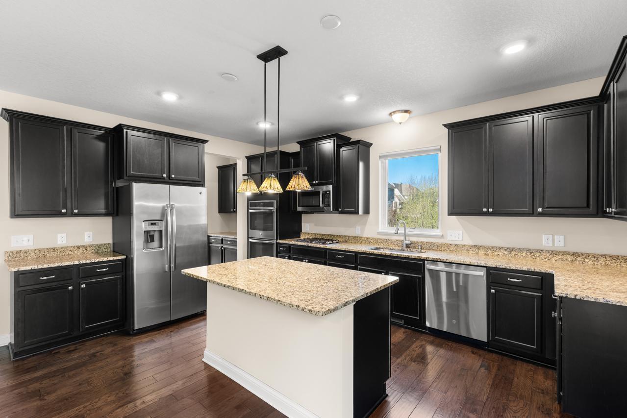 9704 Emerson Court Eden Prairie, MN 55347 - Photo 5 of 51