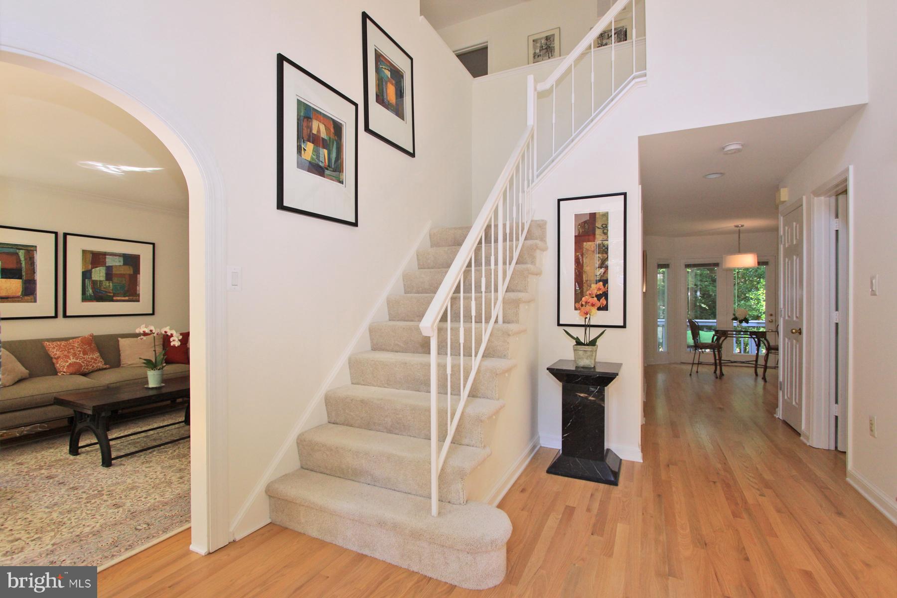 1583 Regatta Lane Reston, VA 20194 - Photo 3 of 30 Foyer