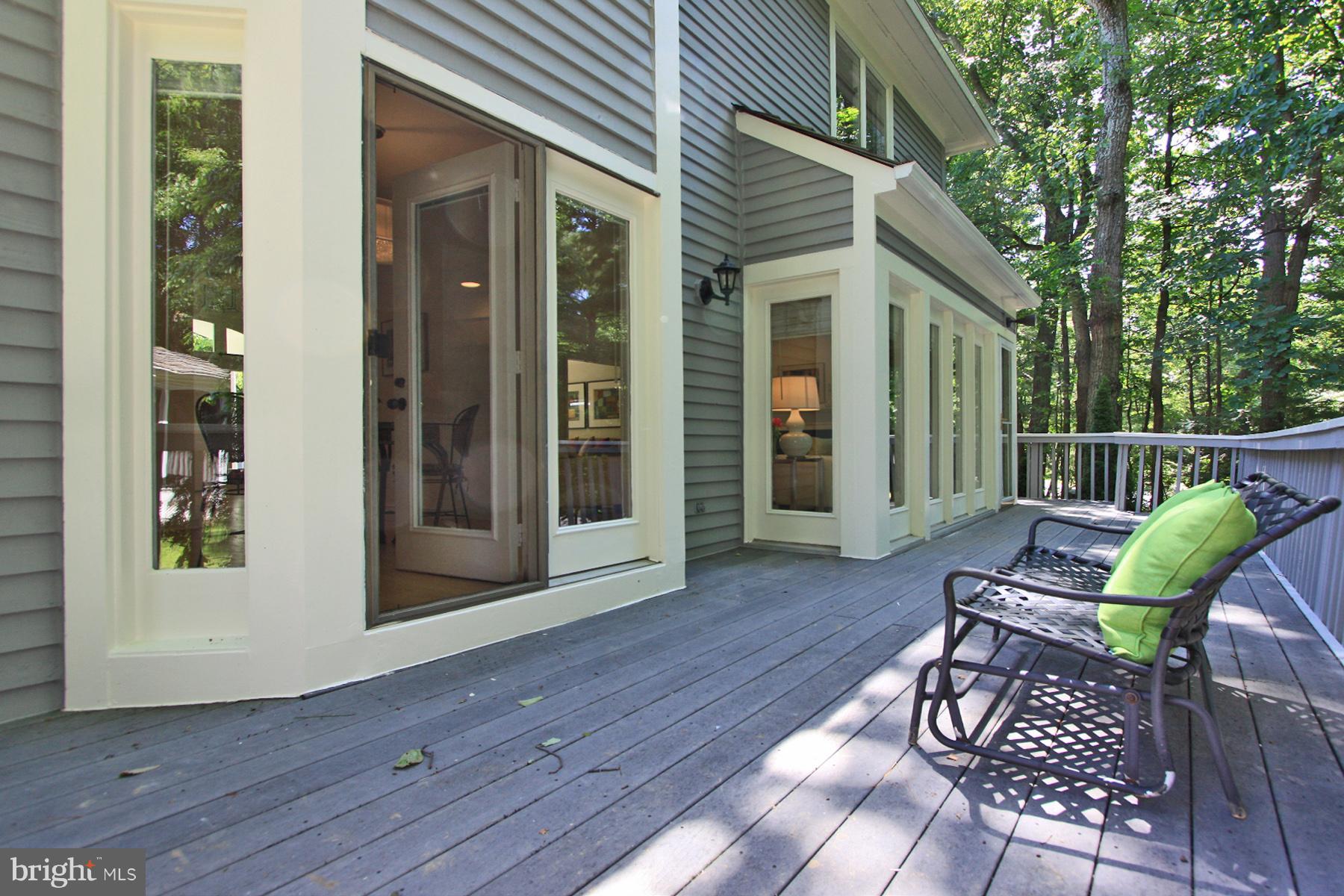 1583 Regatta Lane Reston, VA 20194 - Photo 26 of 30 Deck across rear