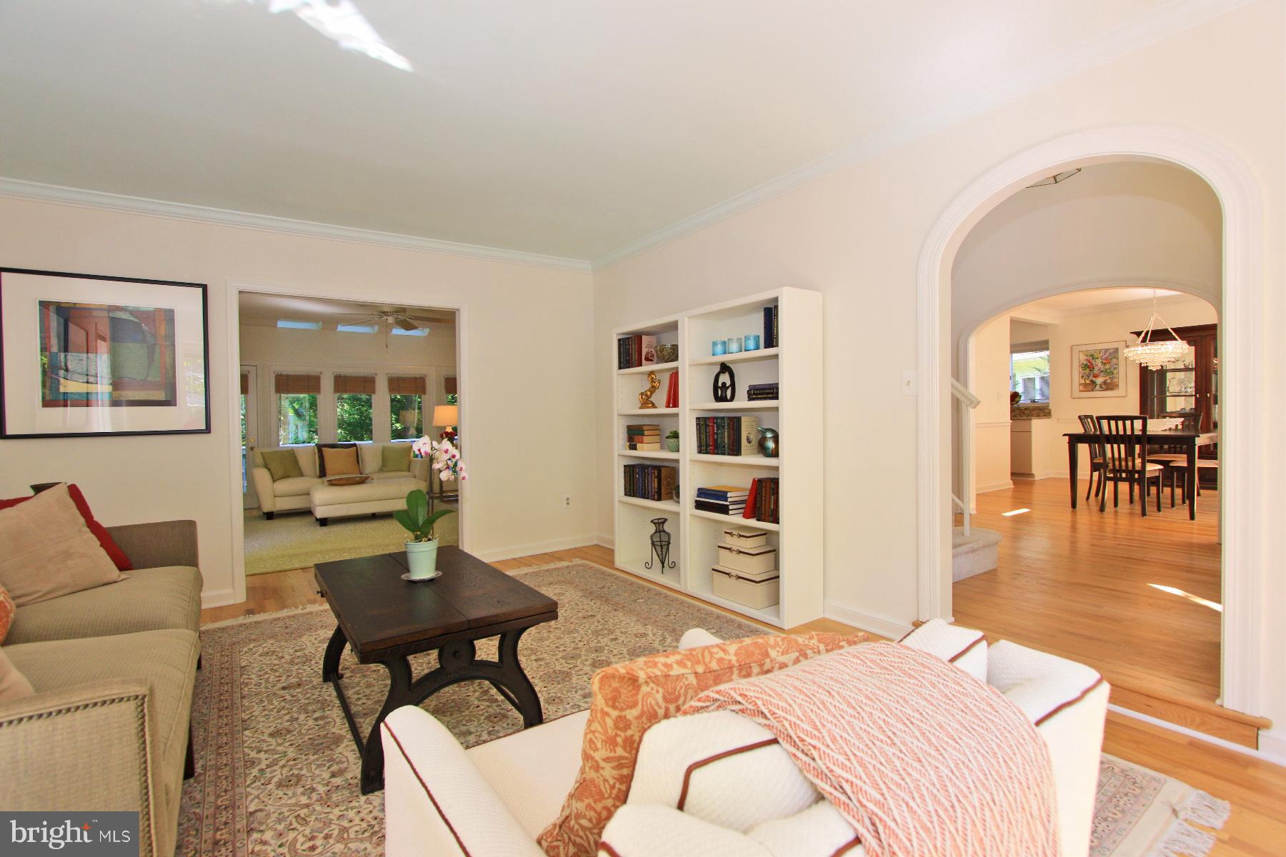 1583 Regatta Lane Reston, VA 20194 - Photo 5 of 30 Living Room
