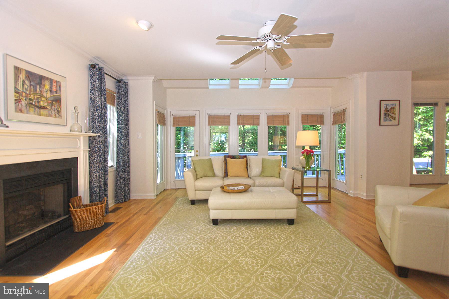 1583 Regatta Lane Reston, VA 20194 - Photo 7 of 30 Family Room