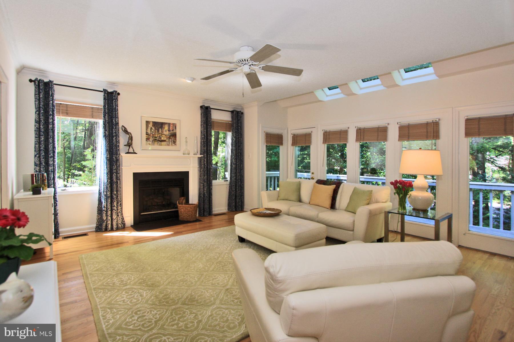 1583 Regatta Lane Reston, VA 20194 - Photo 9 of 30 Family Room