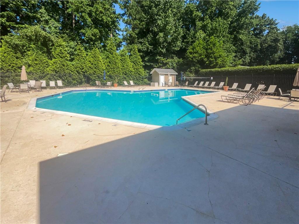 806 Brighton Point Atlanta, GA 30328 - Photo 13 of 18