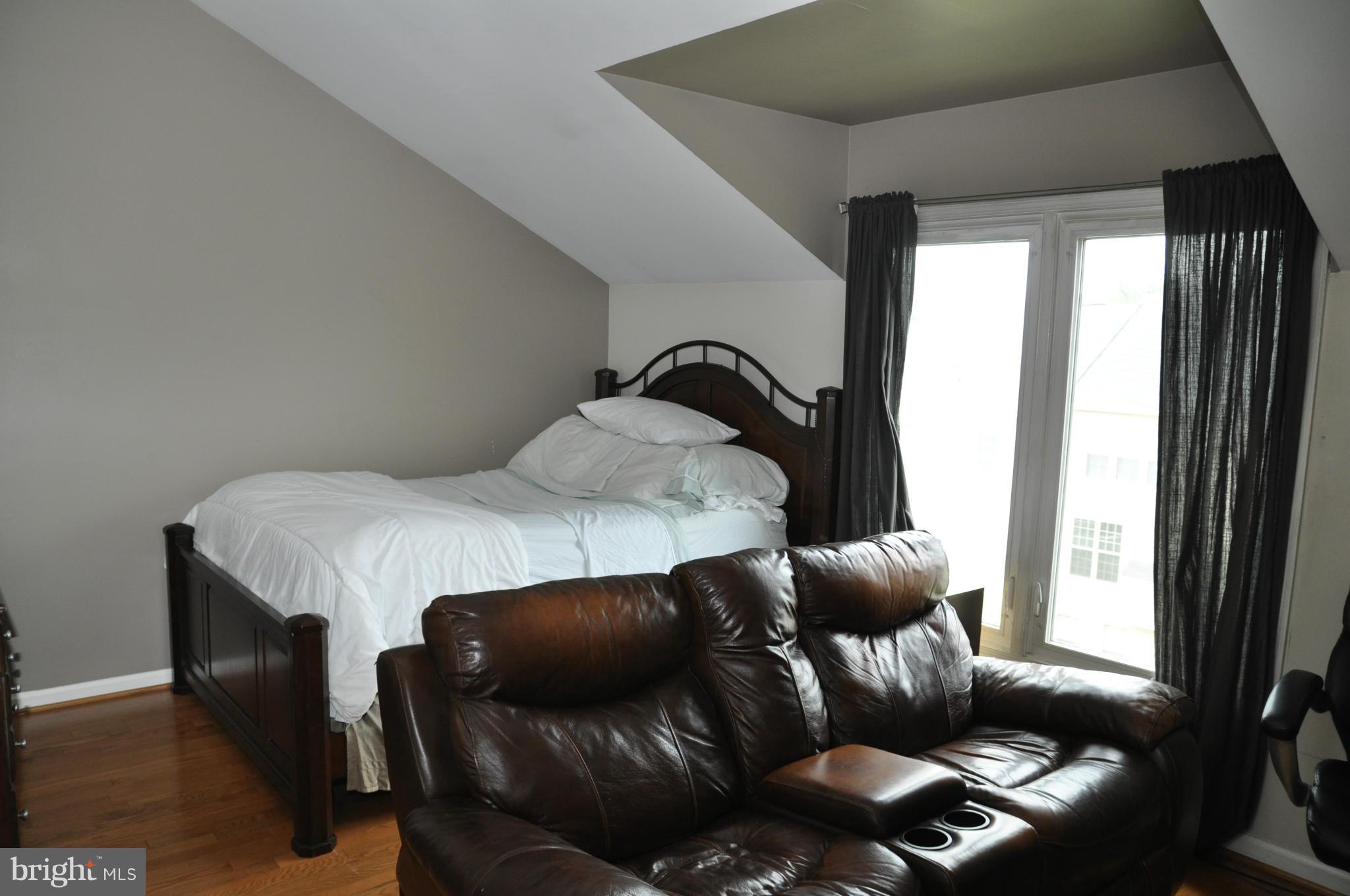113 River Road Occoquan, VA 22125 - Photo 15 of 18 a living room with furniture and a window