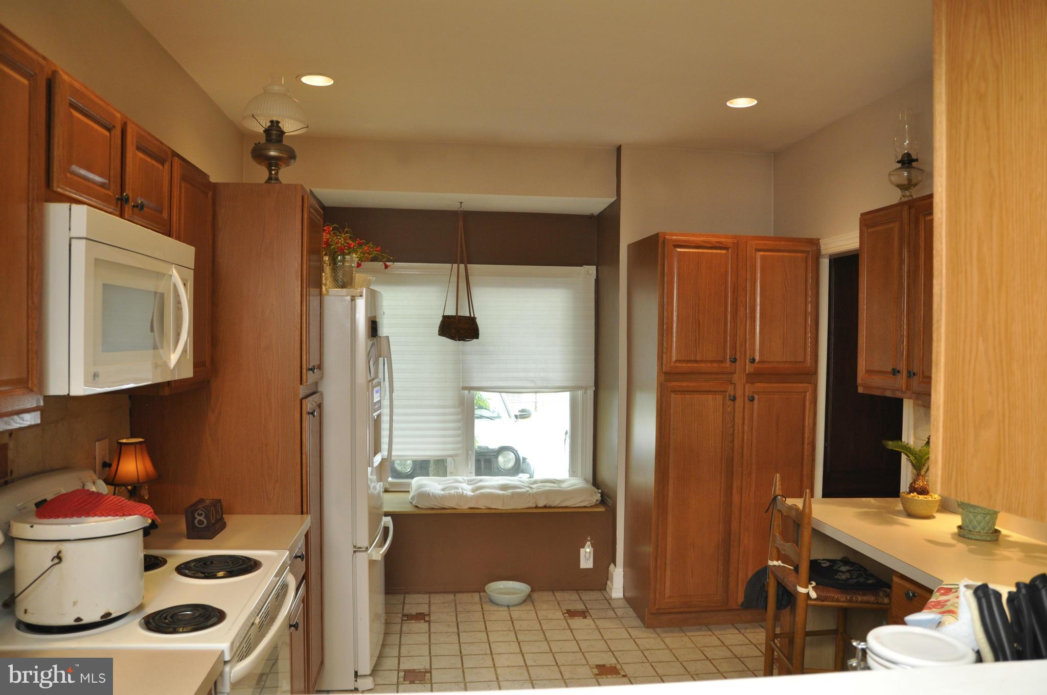 113 River Road Occoquan, VA 22125 - Photo 4 of 18 a bathroom with a sink toilet and shower