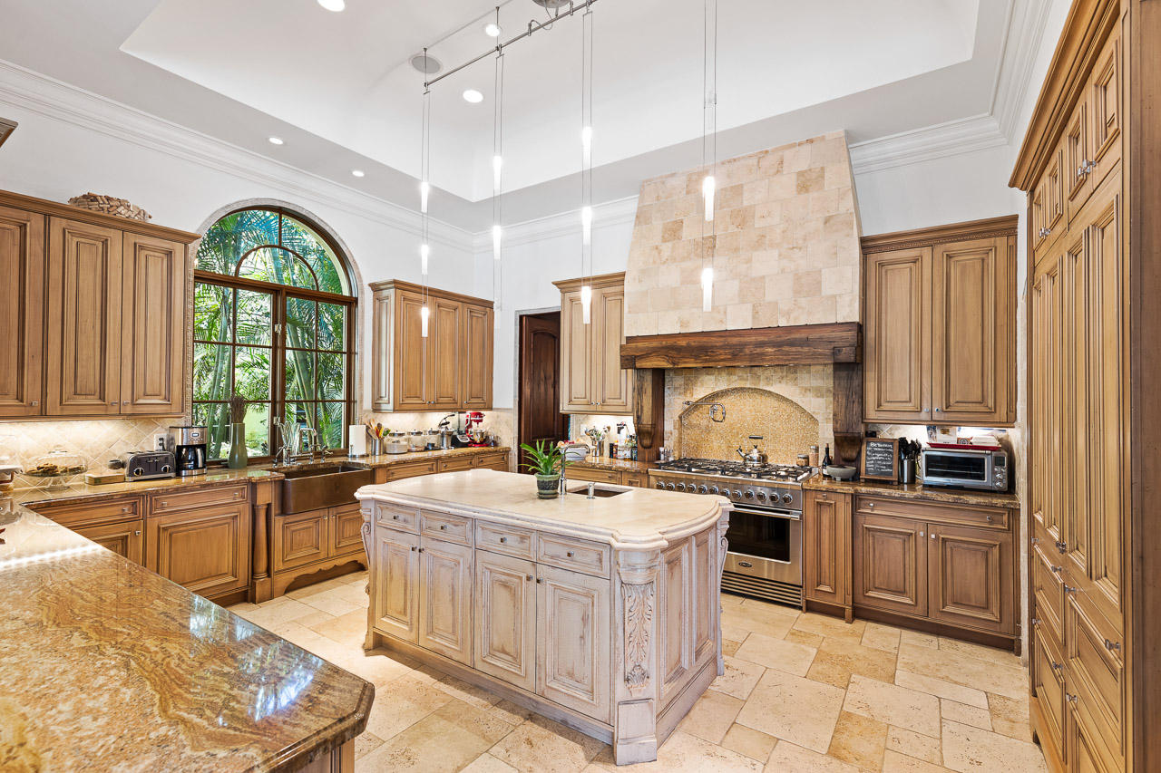 353 Old Jupiter Beach Road Jupiter, FL 33477 - Photo 21 of 37 Kitchen