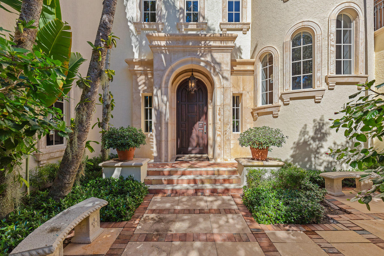 353 Old Jupiter Beach Road Jupiter, FL 33477 - Photo 22 of 37 Courtyard