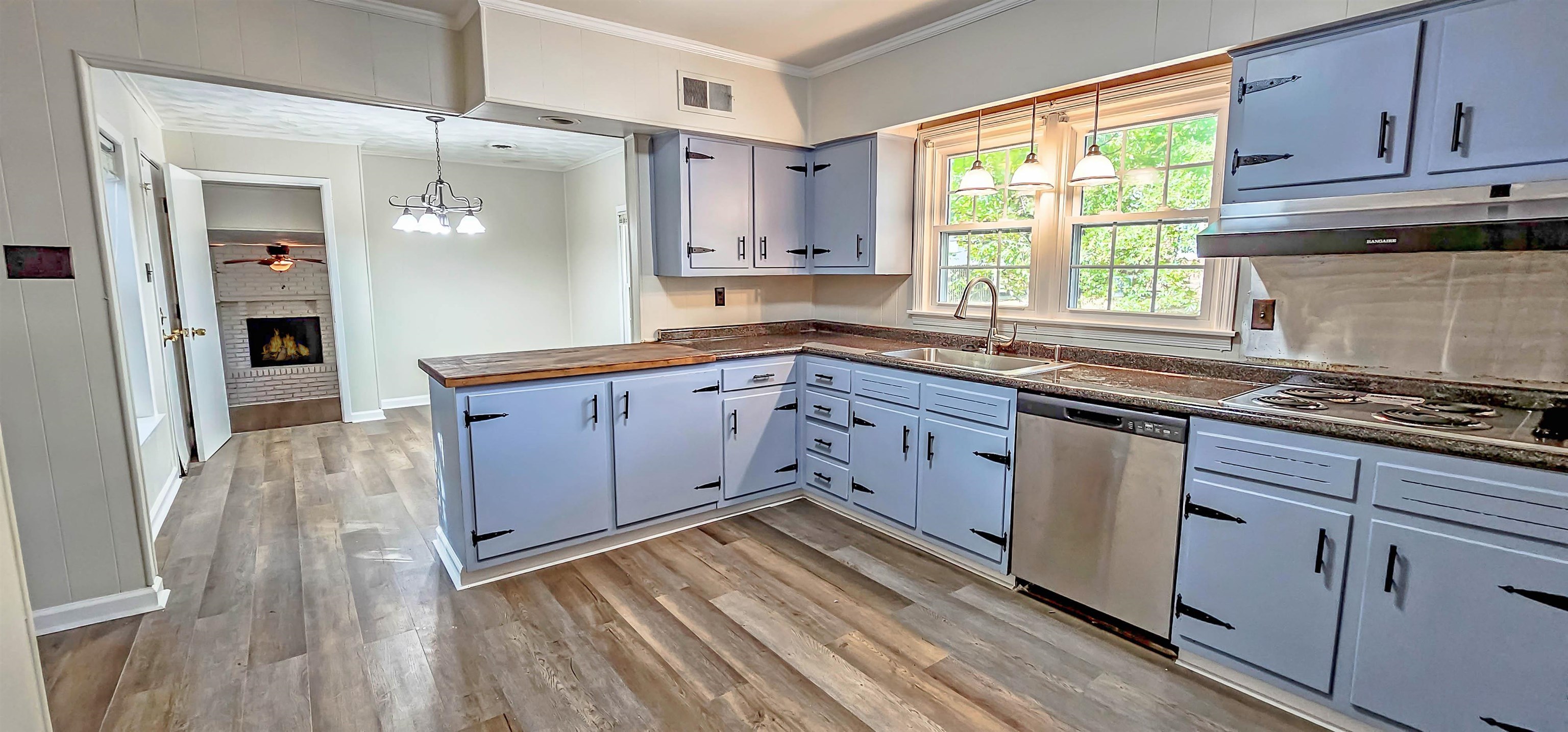 3086 Bannockburn Road Memphis, TN 38128 - Photo 12 of 40 a kitchen with stainless steel appliances sink cabinets and wooden floor