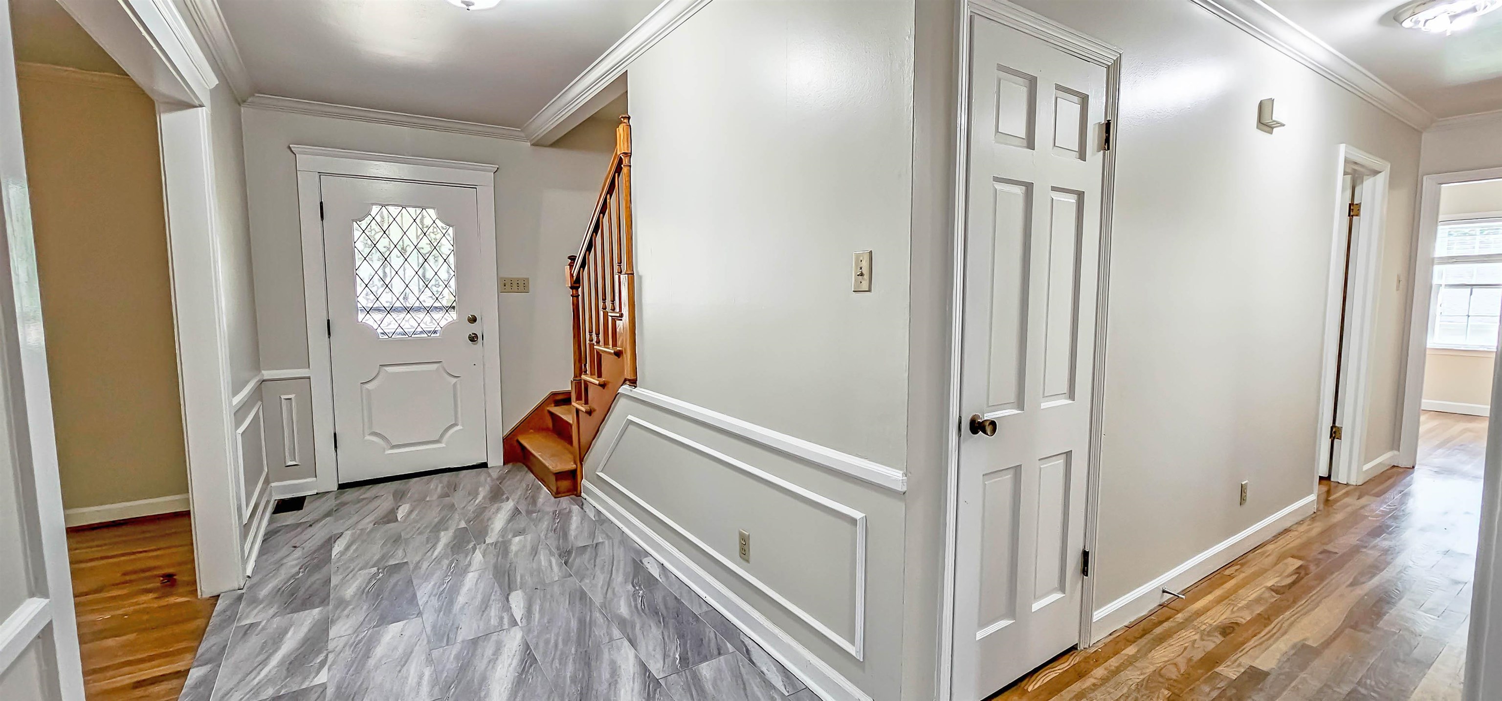 3086 Bannockburn Road Memphis, TN 38128 - Photo 21 of 40 a view of an entryway with wooden floor and mirror