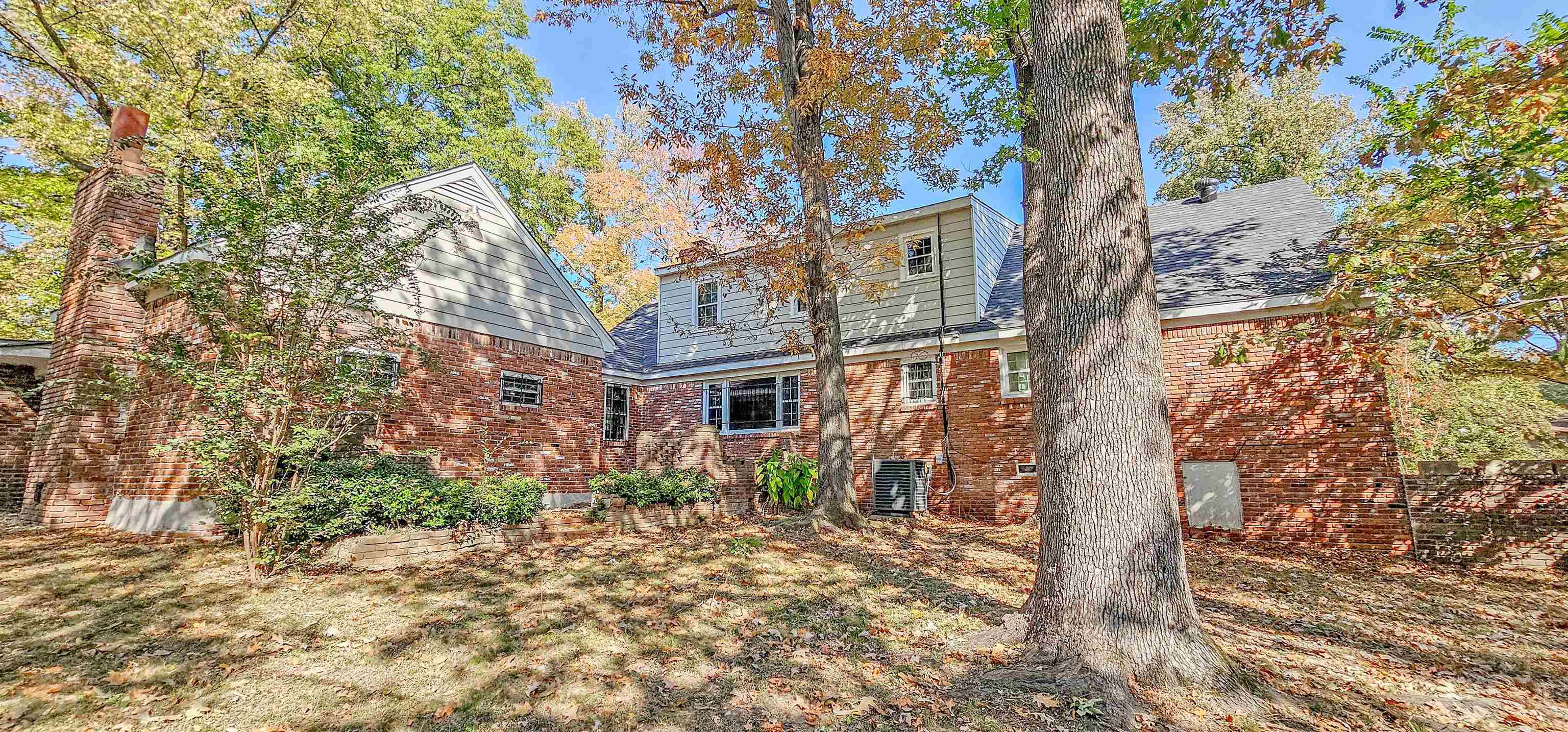 3086 Bannockburn Road Memphis, TN 38128 - Photo 37 of 40 a pathway of a house with a yard