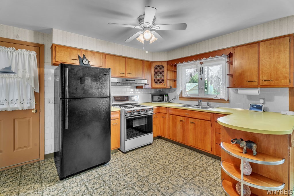 638 Borden Road Cheektowaga, NY 14227 - Photo 14 of 41 Large kitchen with beautiful cabinetry that looks