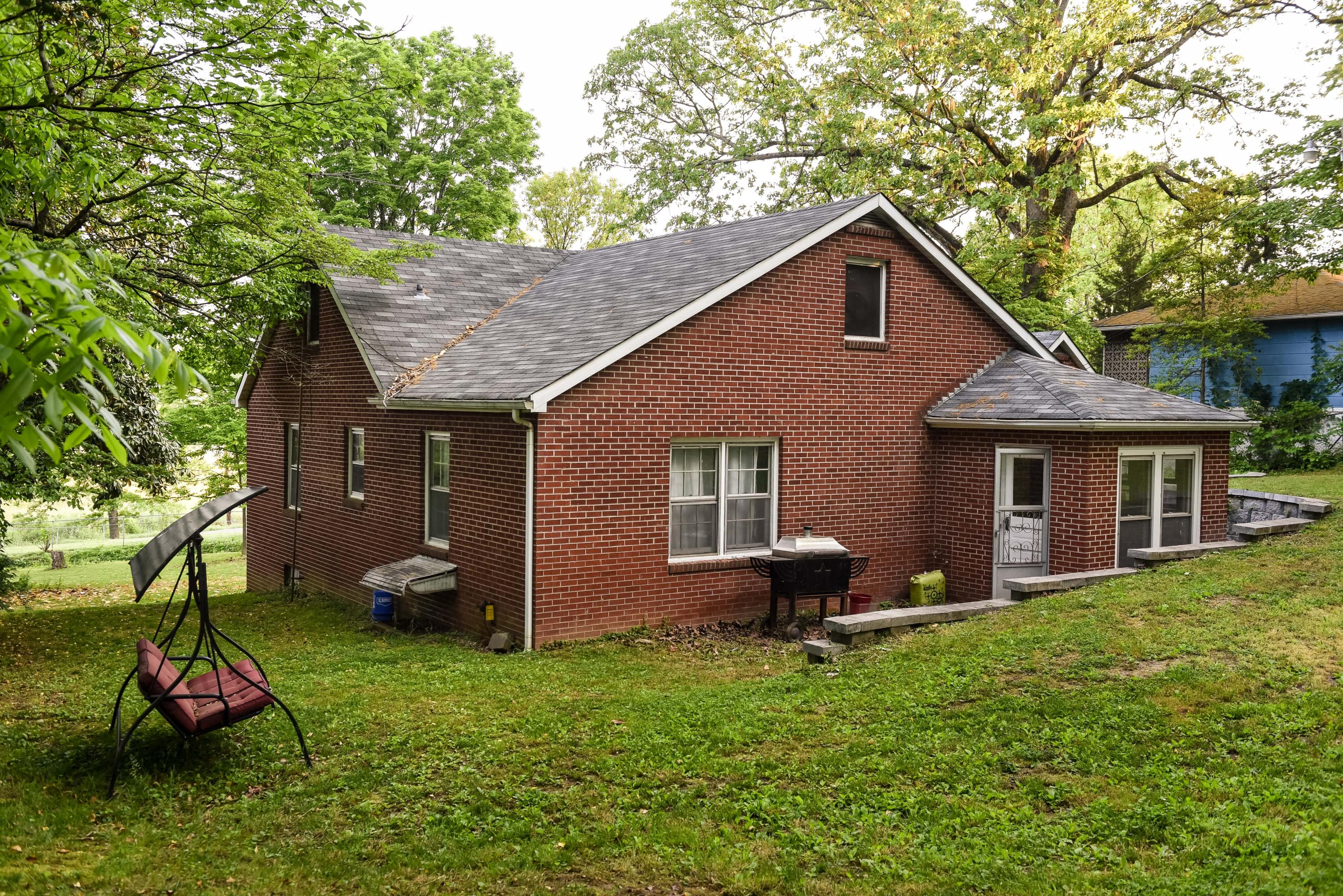 203 McCall Road Maryville, TN 37804 - Photo 3 of 30 A nice side yard