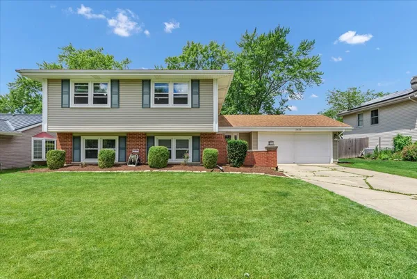 $519,900 | 1820 Claremont Road, Hoffman Estates, IL 60169