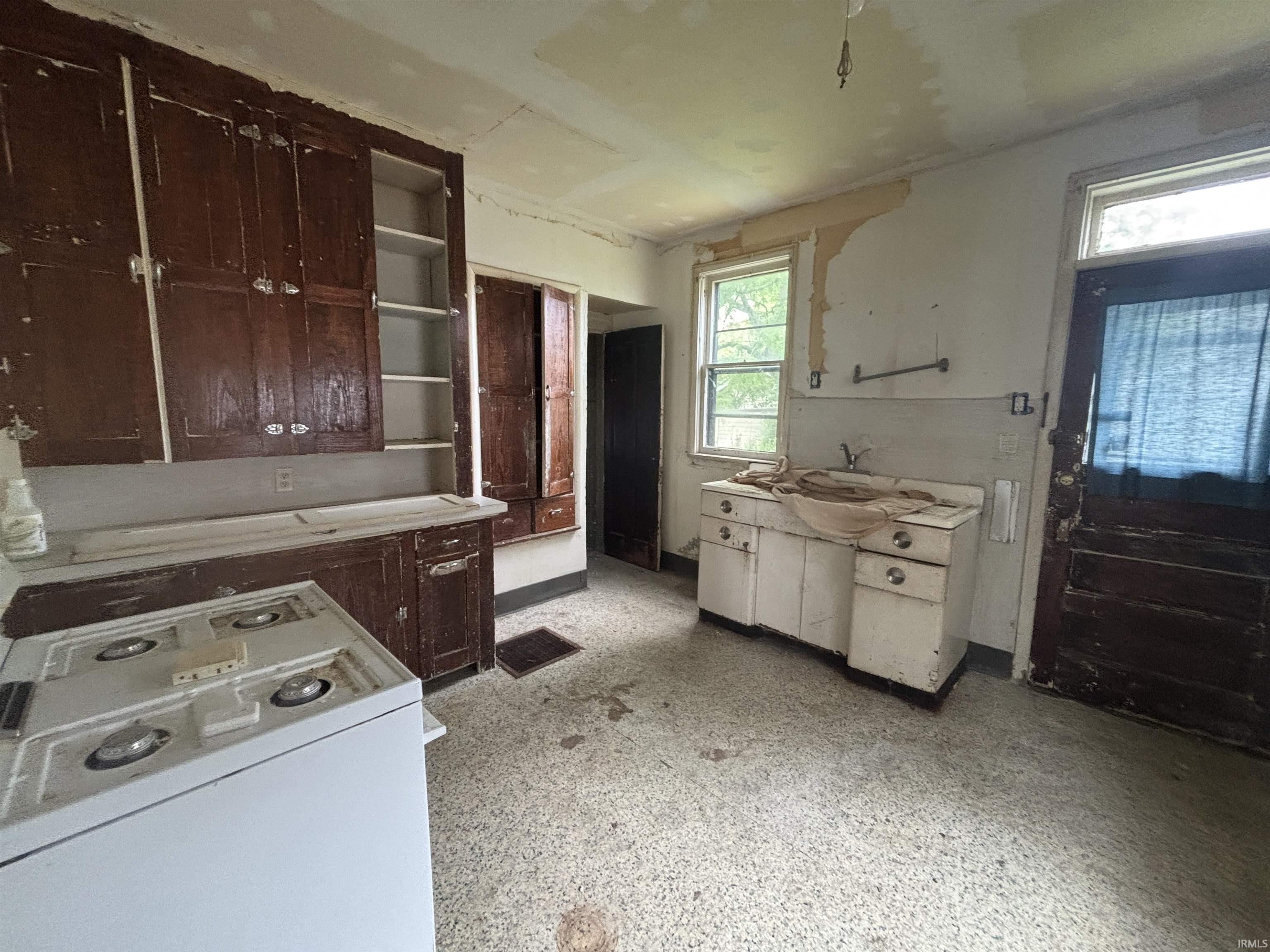 934 Home Avenue Fort Wayne, IN 46807 - Photo 3 of 7