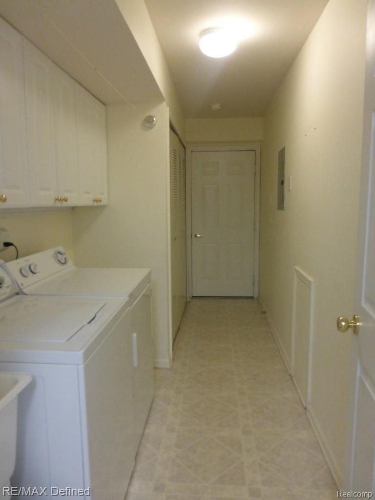5351 Brookemonte Circle, Unit 321 Rochester, MI 48306 - Photo 12 of 21 Laundry Rm.jpg