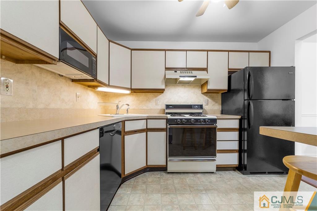 2710 Ridgefield Court, Unit 2710 Helmetta, NJ 08828 - Photo 10 of 31 Gallery Image 10