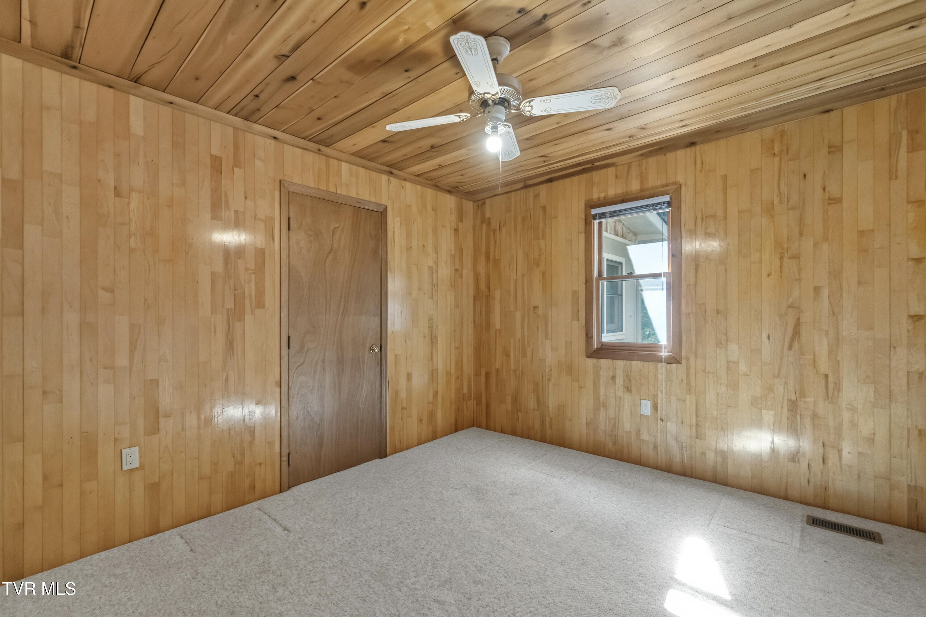 390 Fiddlers Branch Road Hampton, TN 37658 - Photo 35 of 79 37