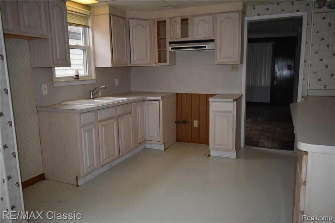 7295 Standard Street Center Line, MI 48015 - Photo 12 of 32 DSC_0749.JPG