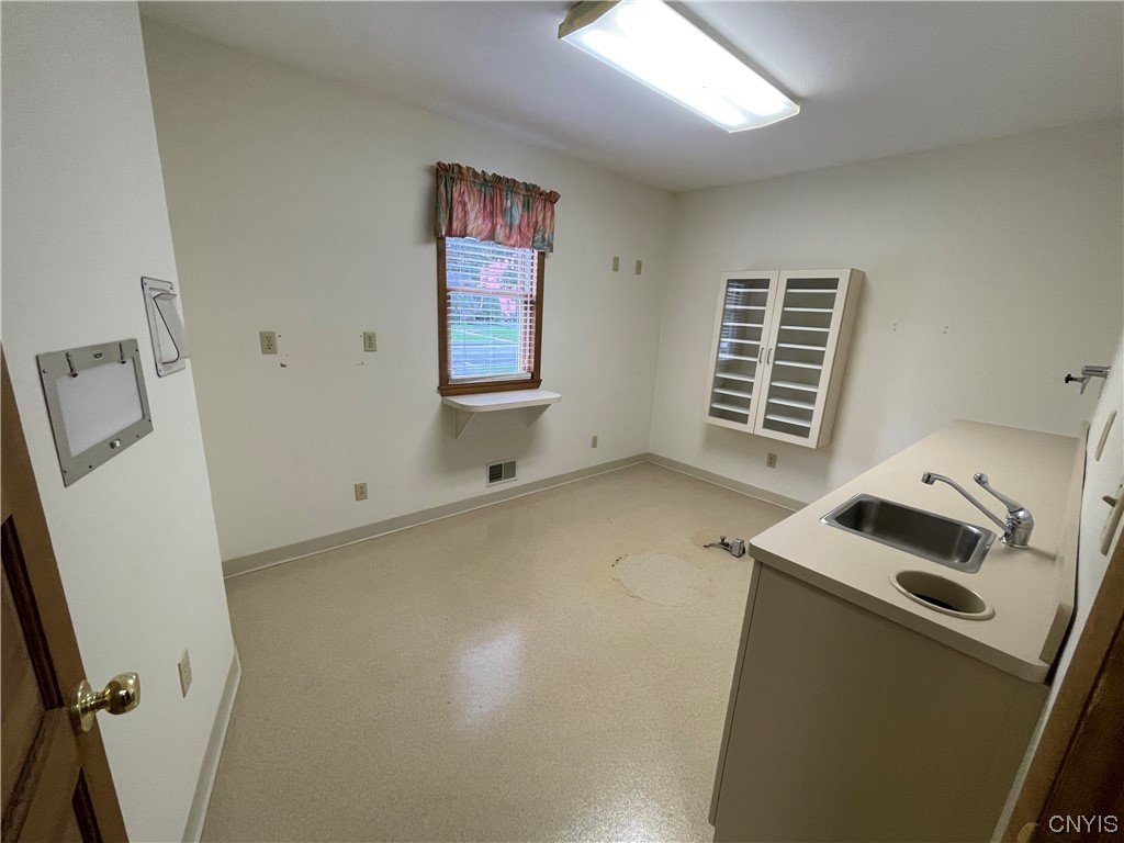 231 Broad Street Oneida, NY 13421 - Photo 14 of 46