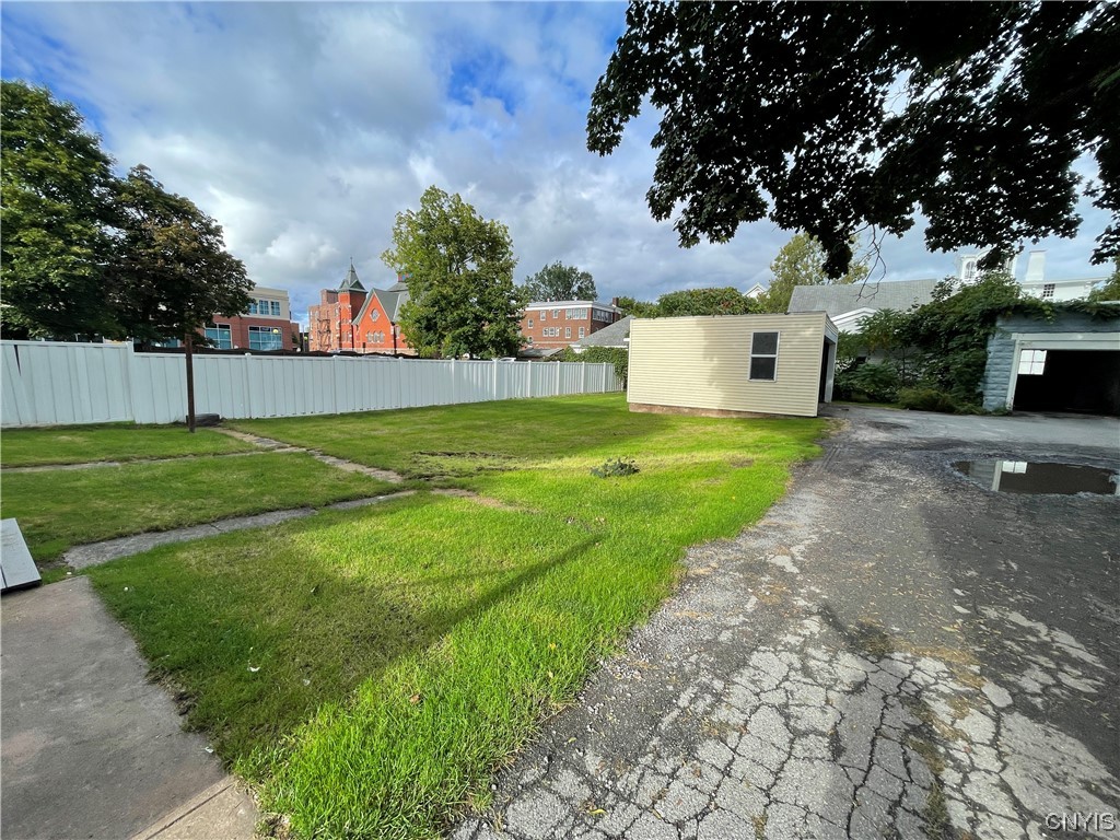 231 Broad Street Oneida, NY 13421 - Photo 5 of 46