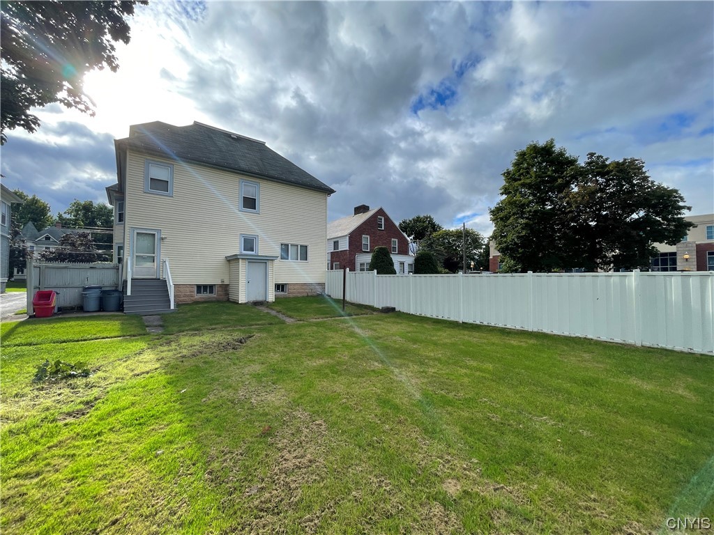 231 Broad Street Oneida, NY 13421 - Photo 7 of 46