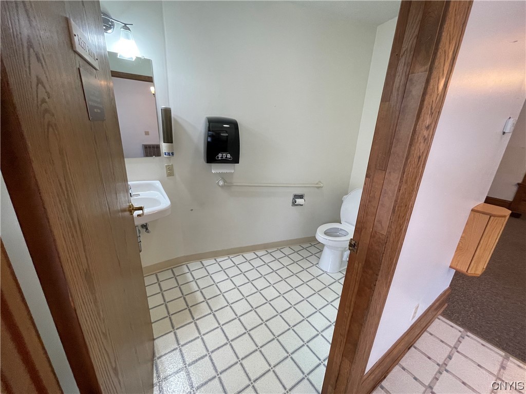 231 Broad Street Oneida, NY 13421 - Photo 10 of 46