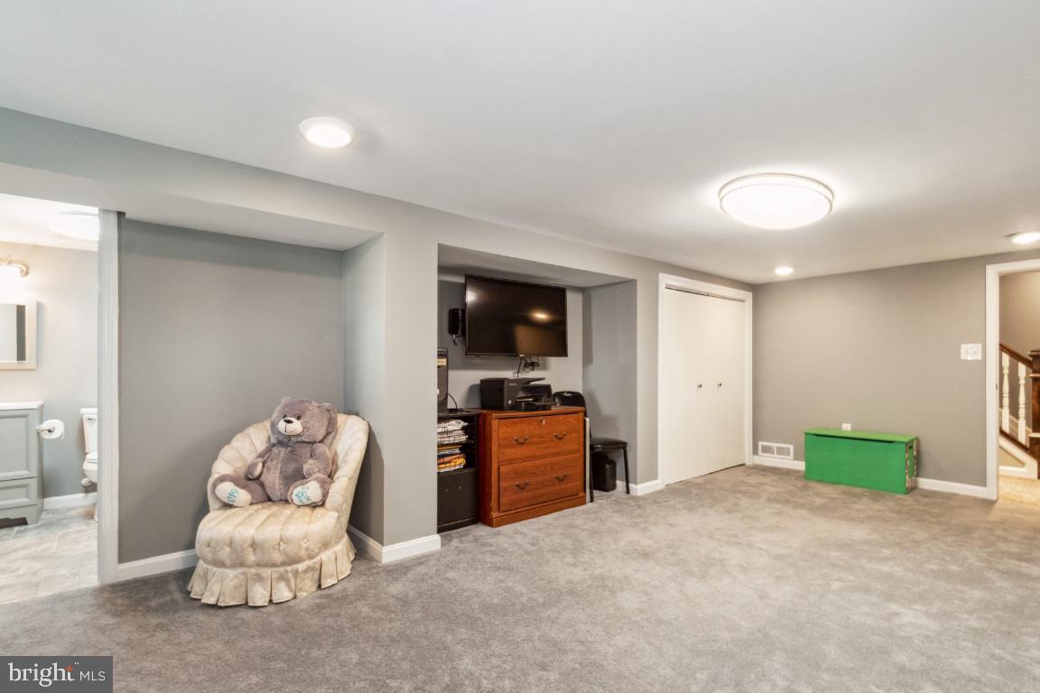 330 Townsend Road Baltimore, MD 21221 - Photo 24 of 35