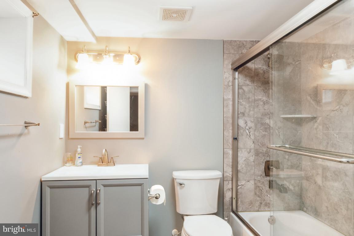 330 Townsend Road Baltimore, MD 21221 - Photo 25 of 35