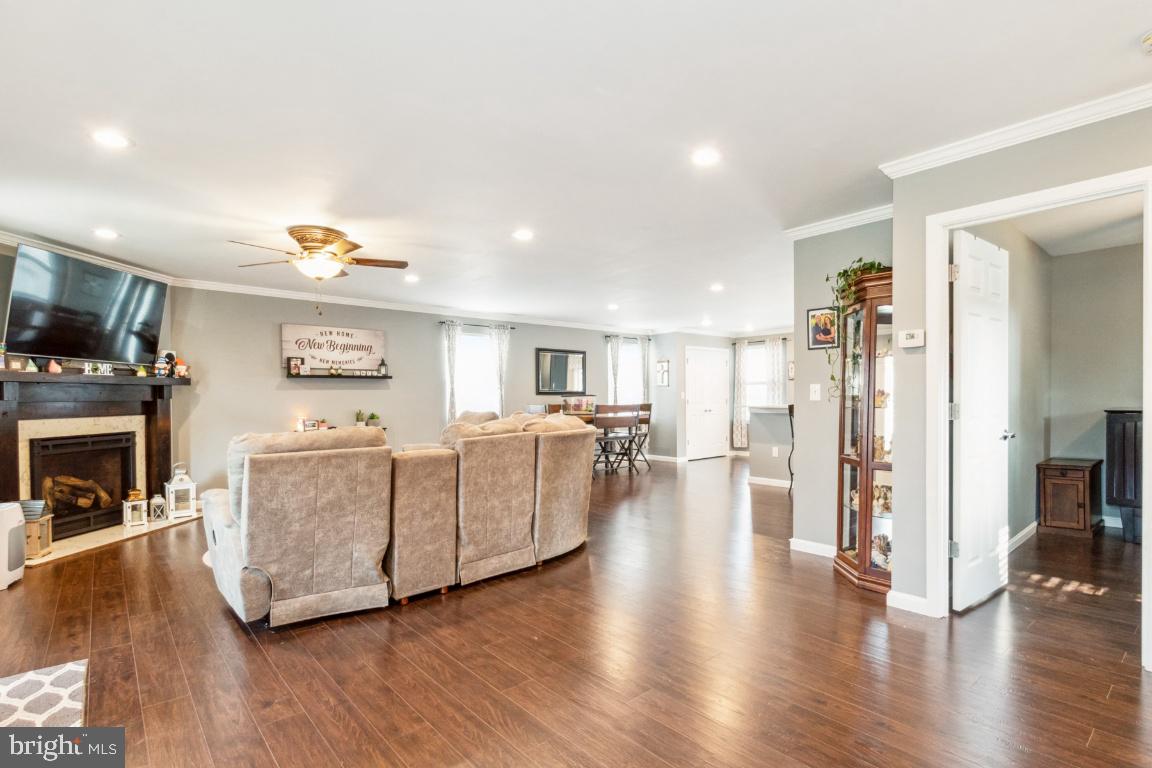 330 Townsend Road Baltimore, MD 21221 - Photo 5 of 35