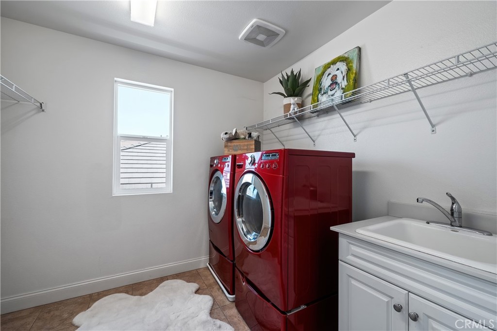 31193 Skyline Drive Temecula, CA 92591 - Photo 35 of 58 upstairs laundry