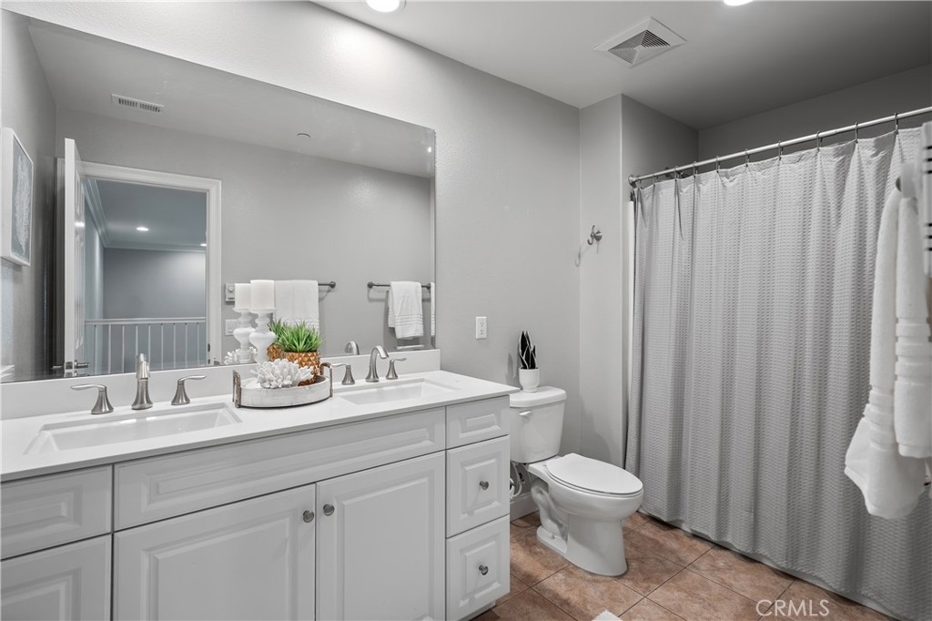 31193 Skyline Drive Temecula, CA 92591 - Photo 40 of 58 upstairs hall bath