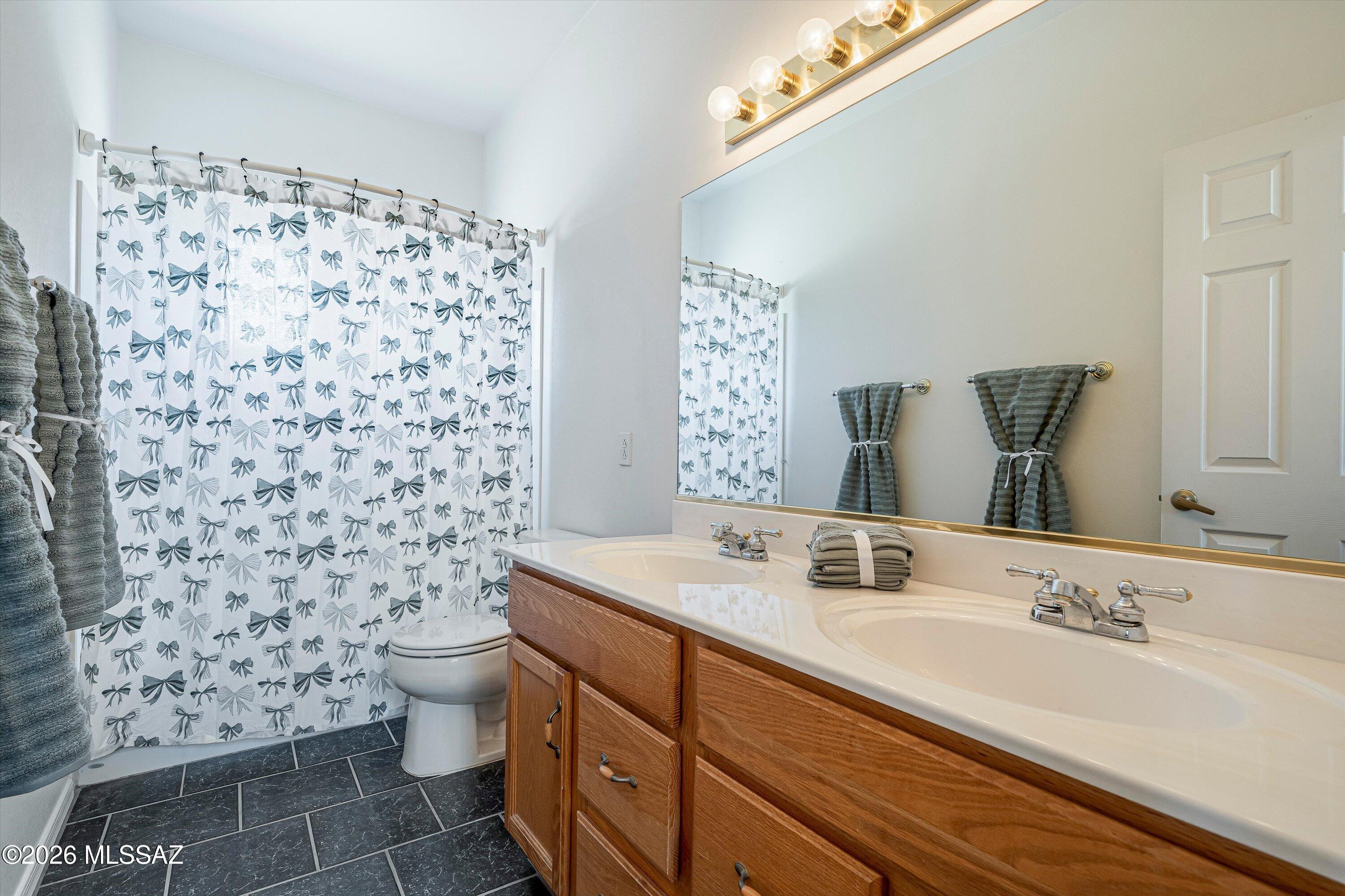 4940 North Castle Ridge Road Tucson, AZ 85749 - Photo 23 of 43 26-Bathroom
