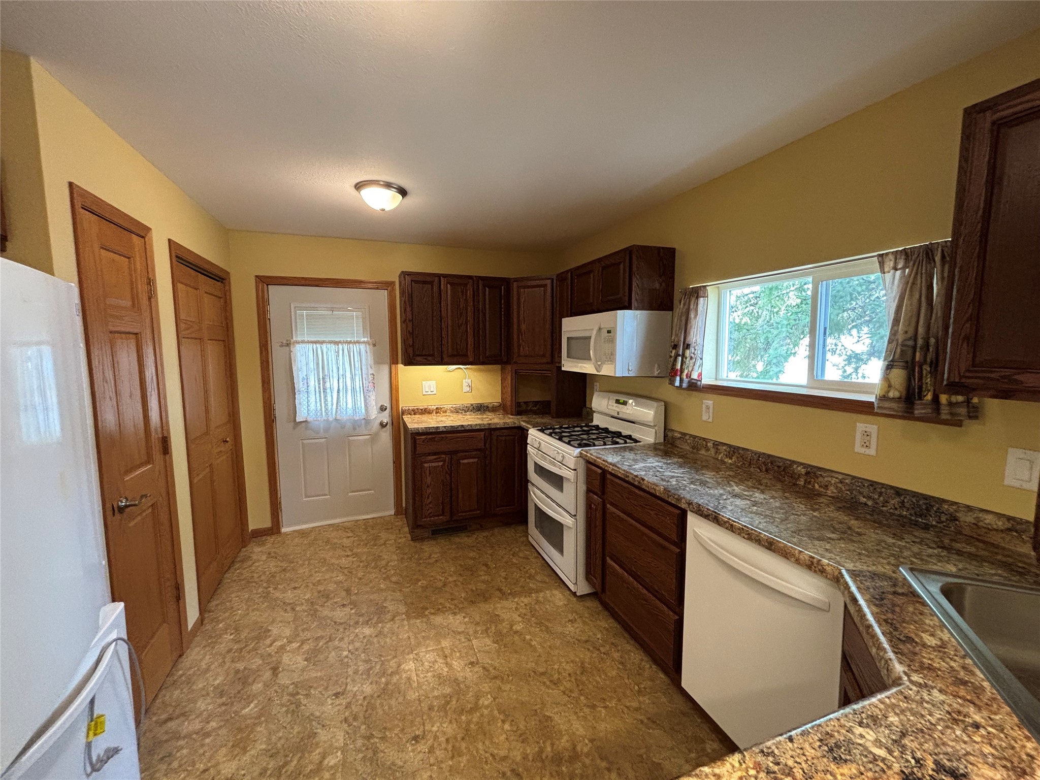 203 9th Street Cameron, WI 54822 - Photo 11 of 46