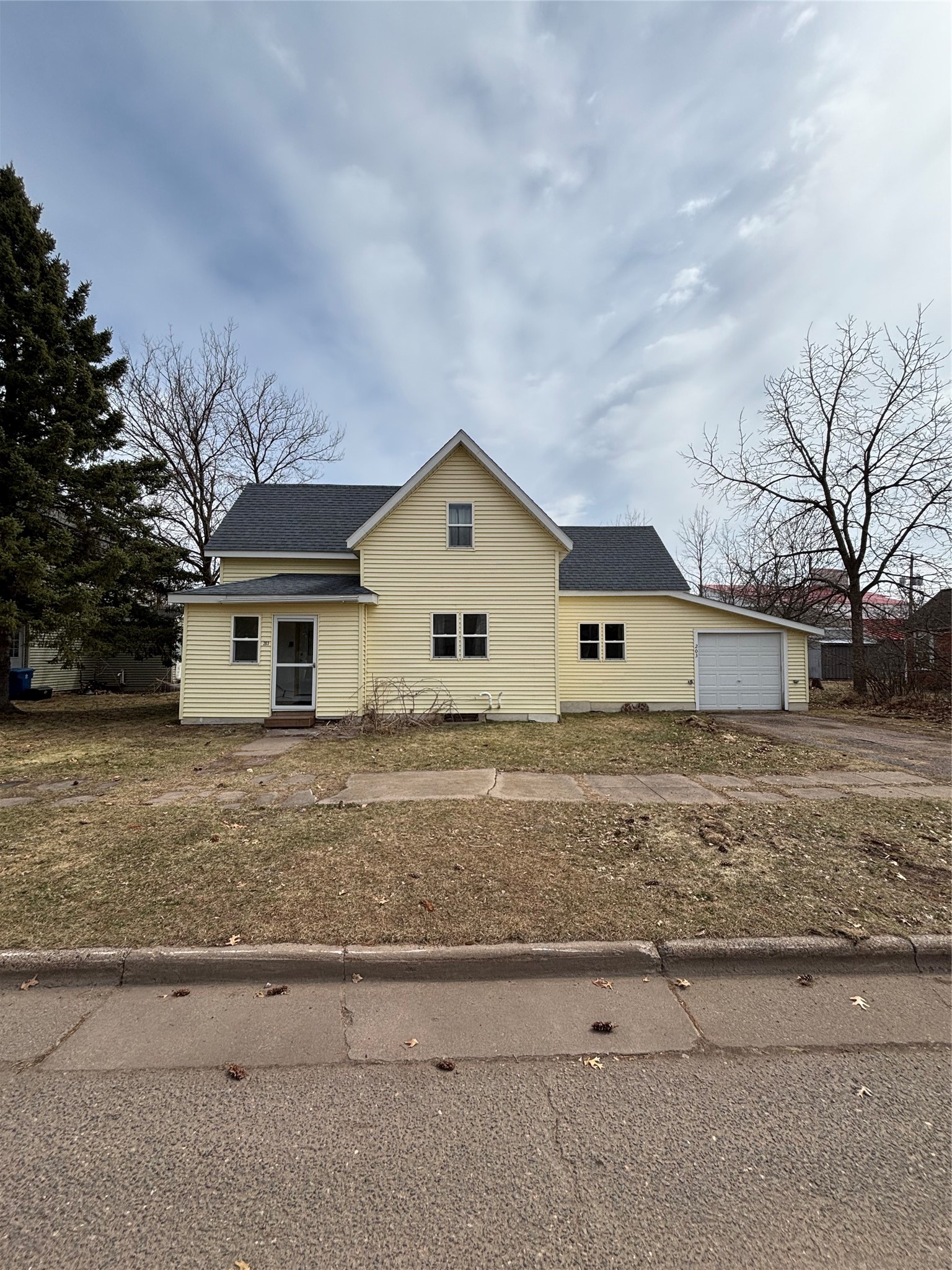 203 9th Street Cameron, WI 54822 - Photo 2 of 46