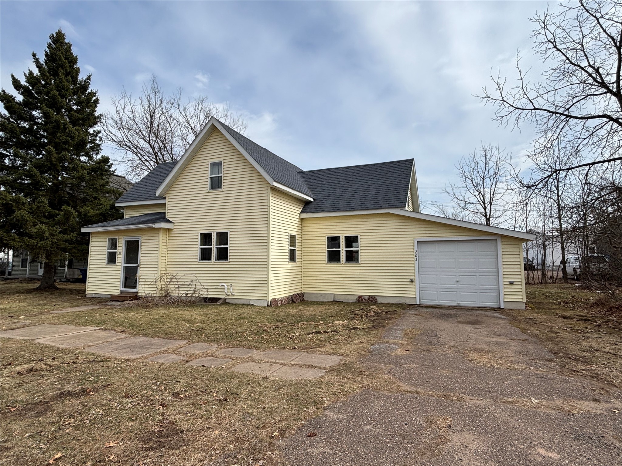 203 9th Street Cameron, WI 54822 - Photo 3 of 46