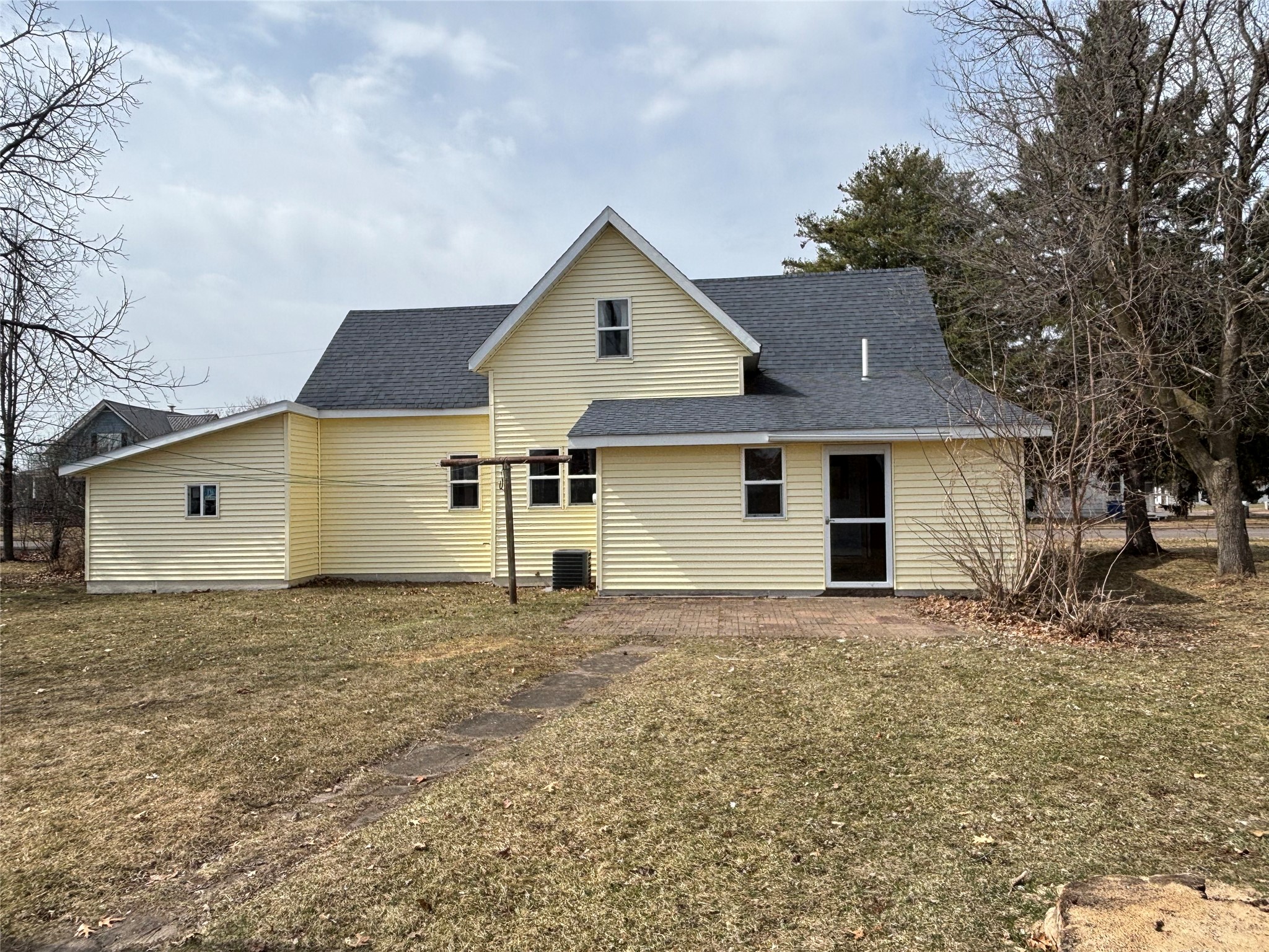 203 9th Street Cameron, WI 54822 - Photo 4 of 46