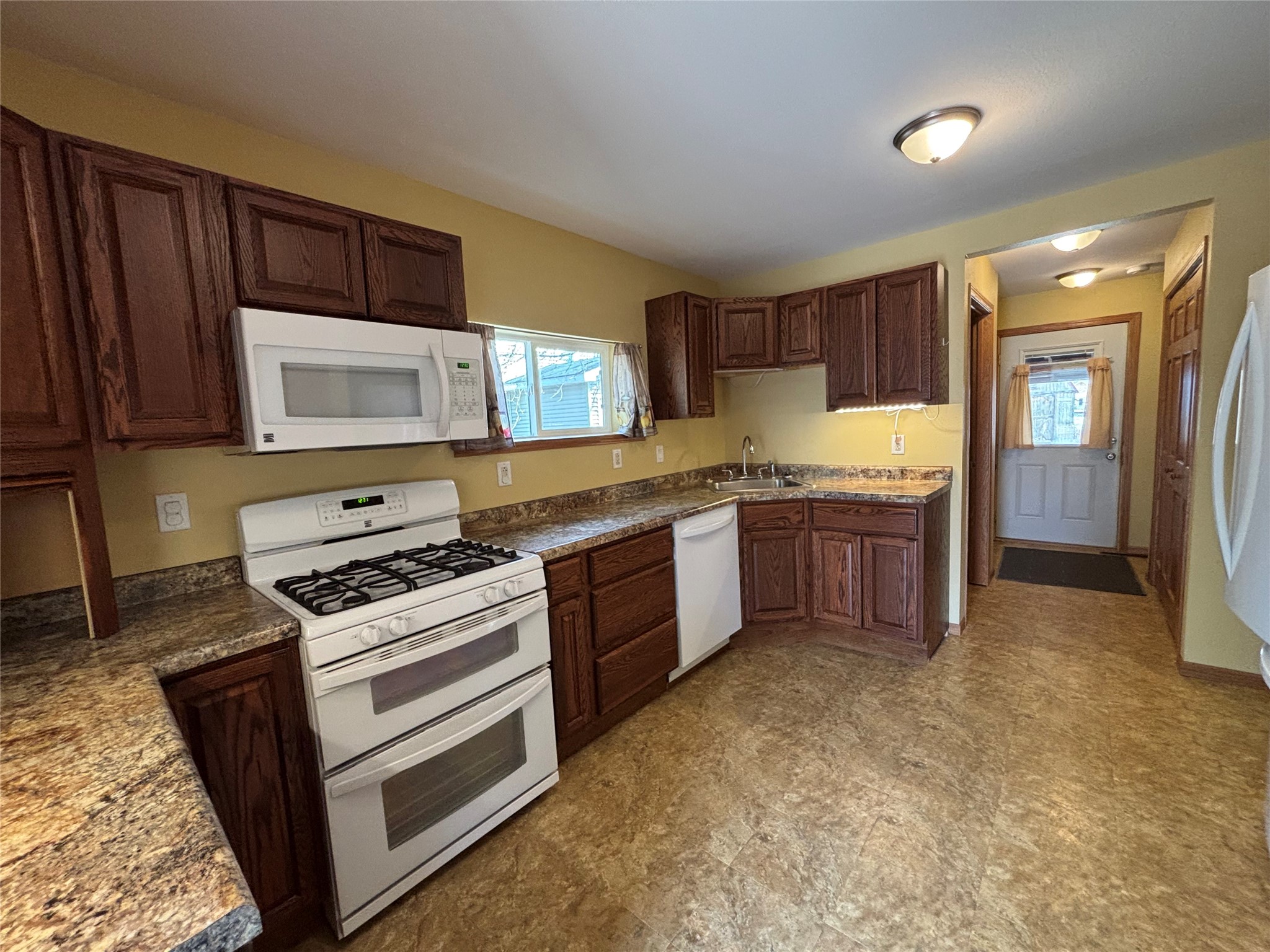 203 9th Street Cameron, WI 54822 - Photo 6 of 46