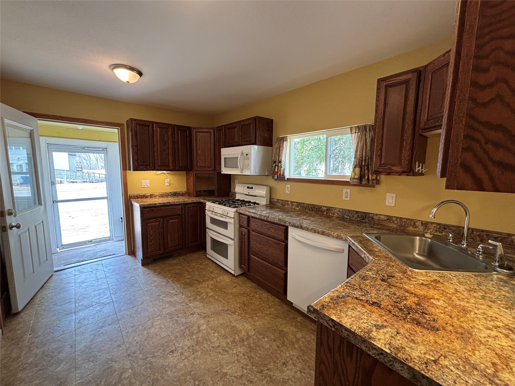 203 9th Street Cameron, WI 54822 - Photo 7 of 46