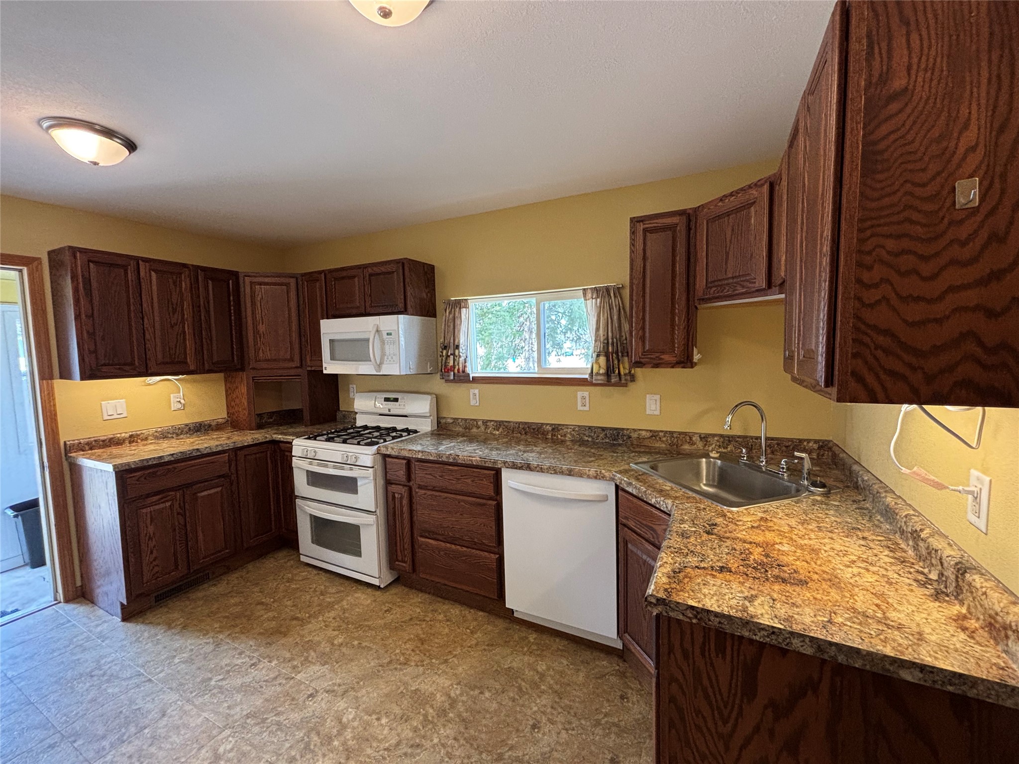 203 9th Street Cameron, WI 54822 - Photo 8 of 46
